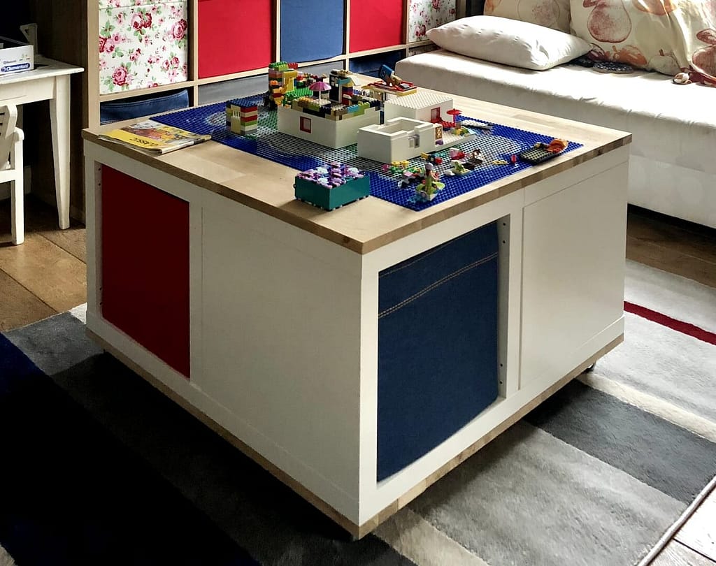 dmp creations table à LEGO