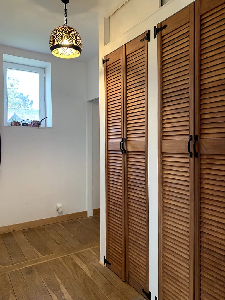 Bibliothèque flottante encastrée - dmp créations Dressing sur-mesure dmp créations